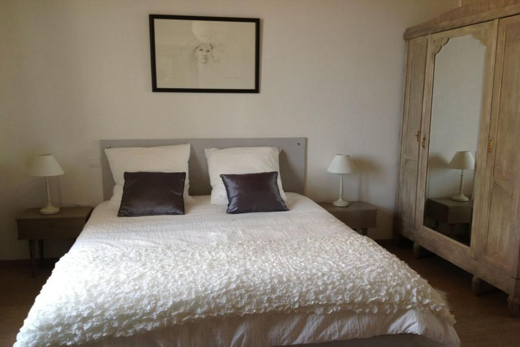 La Maison De Maidara Bed and Breakfast Olby Δωμάτιο φωτογραφία
